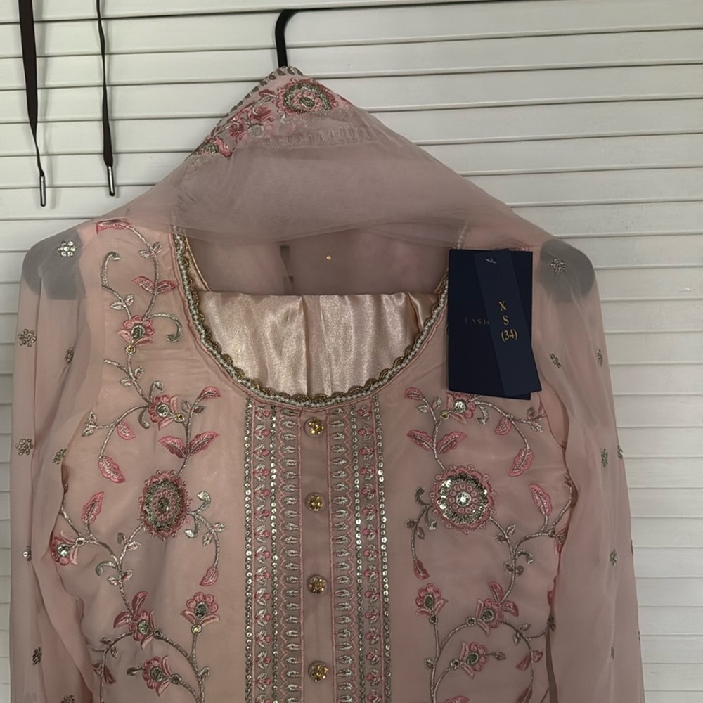 Brand new, unworn Punjabi suit. Tags attached.